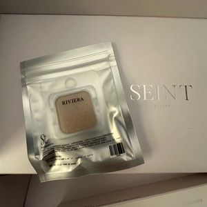 Shimmer eye shadow-Perfect stocking stuffer